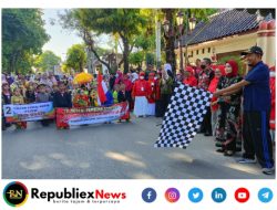 Bunda PAUD Nia Kurnia Fauzi Resmi Melepas Keberangkatan Pawai Di Depan Rumdin Bupati Sumenep