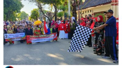 Bunda PAUD Nia Kurnia Fauzi Resmi Melepas Keberangkatan Pawai Di Depan Rumdin Bupati Sumenep