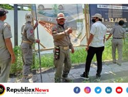 Satpol PP Sumenep Turunkan Puluhan Spanduk, Baleho dan Banner