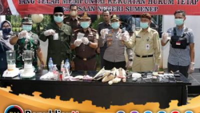 Sekda Kabupaten Sumenep, Menghadiri Pemusnahan Barang Bukti Di Halaman Kantor Kejaksaan Negeri Sumenep
