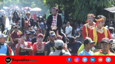 Spektakuler, Pemkab Sumenep Gelar Festival Jaran Serek Masyarakat Terpukau Tertawa Senang