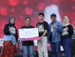 Bank Jatim Serahkan Bantuan CSR ke Lamongan dan Lumajang