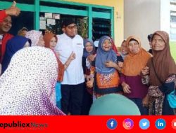 Bupati Sumenep, Achmad Fauzi Didampingi Kadinsos Menyapa Warganya di Kalianget Timur
