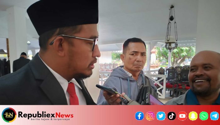 Bupati Achmad Fauzi Wongsojudo Serahkan Penyematan Tanda Kehormatan Presiden RI