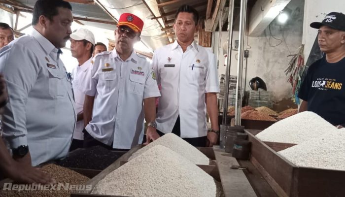 Tekan Inflasi, Pemkab Sumenep Melalui TPID Gelar Operasi Pasar