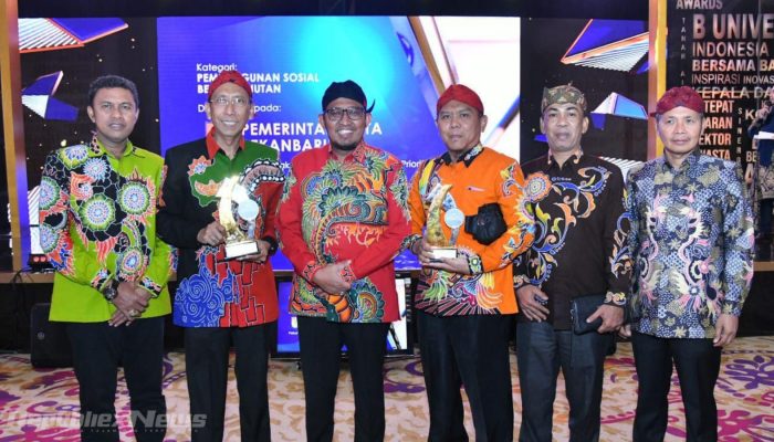 Pemkab Sumenep Terima Dua Sekaligus Penghargaan Dari B Universe