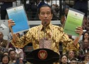 Presiden Resmi Menyerahkan Persetaujuan Pengelolaan Hutan Kepada Beberapa Gapokhut Dan KTH Se Indonesia