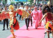 Kedatangan Kapolda Jatim Di Sambut Tarian Tradisional Dari Malang