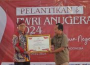 Direktur Utama BPRS Bhakti Sumekar, H. Hairil Fajar, Raih Penghargaan ‘Tokoh Penggerak Tabungan Pelajar’ di PWRI Anugerah 2024