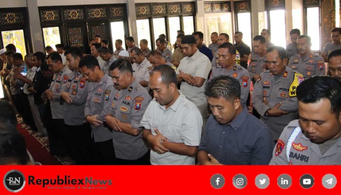 Hidup untuk Mengabdi: Polres Sumenep Gelar Sholat Ghaib untuk Polisi yang Gugur