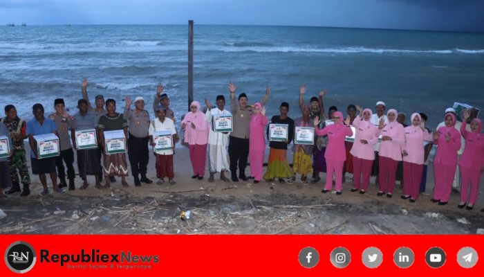 Kapolres Sumenep Salurkan Bantuan untuk Nelayan dan Kelompok Sadar Wisata di Pantai Slopeng