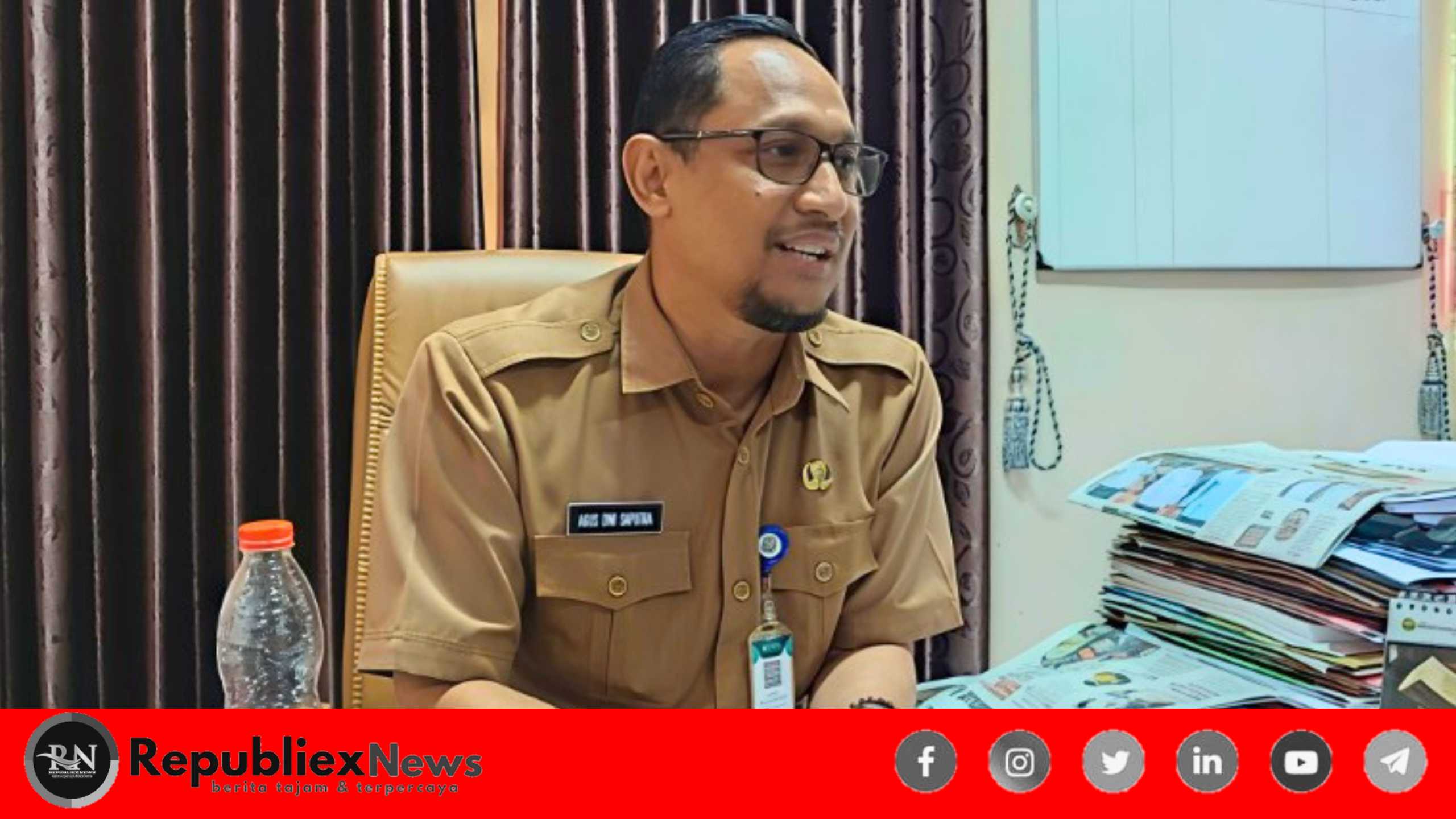 Black Modern Photo Acoustic Music Youtube Banner 20260419 061256 0000