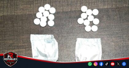 Polisi mengamankan pil berlogo Y dan sejumlah barang bukti dalam pengungkapan dugaan peredaran okerbaya di Kecamatan Gapura, Sumenep